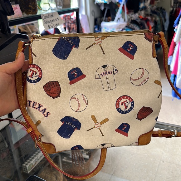 Dooney & bourke - Picture 5 of 7